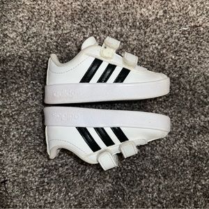 Adidas Toddler size 4 like new